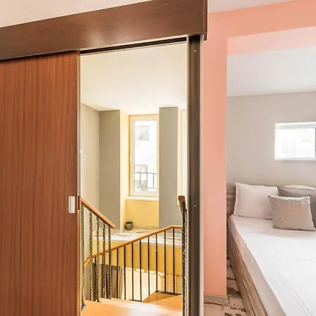 2br Maisonette In The Center Apartment